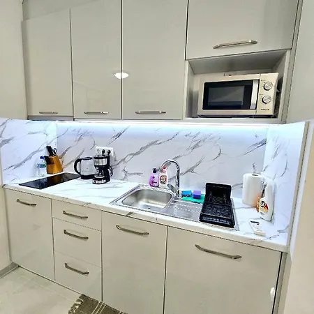 Apartamento With Balcony 300m From
