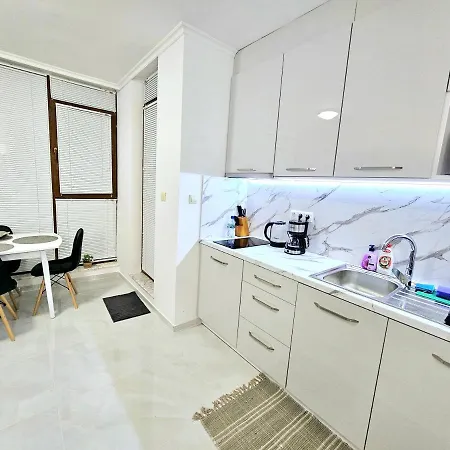 Апартаменты With Balcony 300m From Солнечный берег